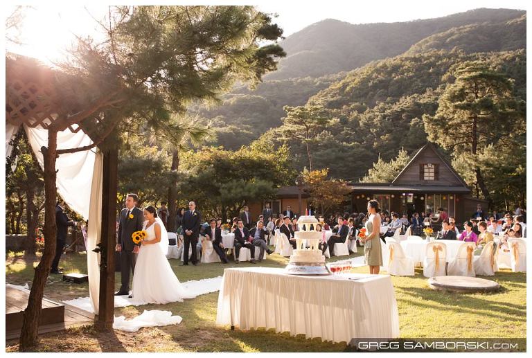 Far From The Wedding Hall Hazel Bill S Outdoor Wedding In Korea